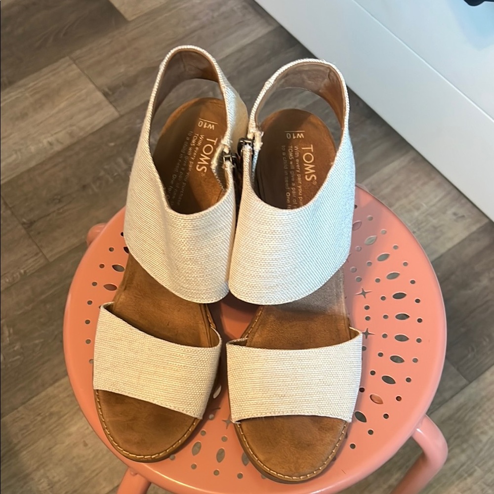 Toms Cream Comfort Sandals with Wide Straps